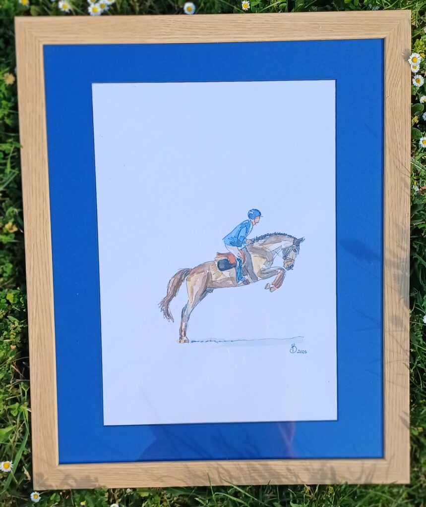 cheval marron à l'aquarelle qui saute avec cavalier habillé en bleu