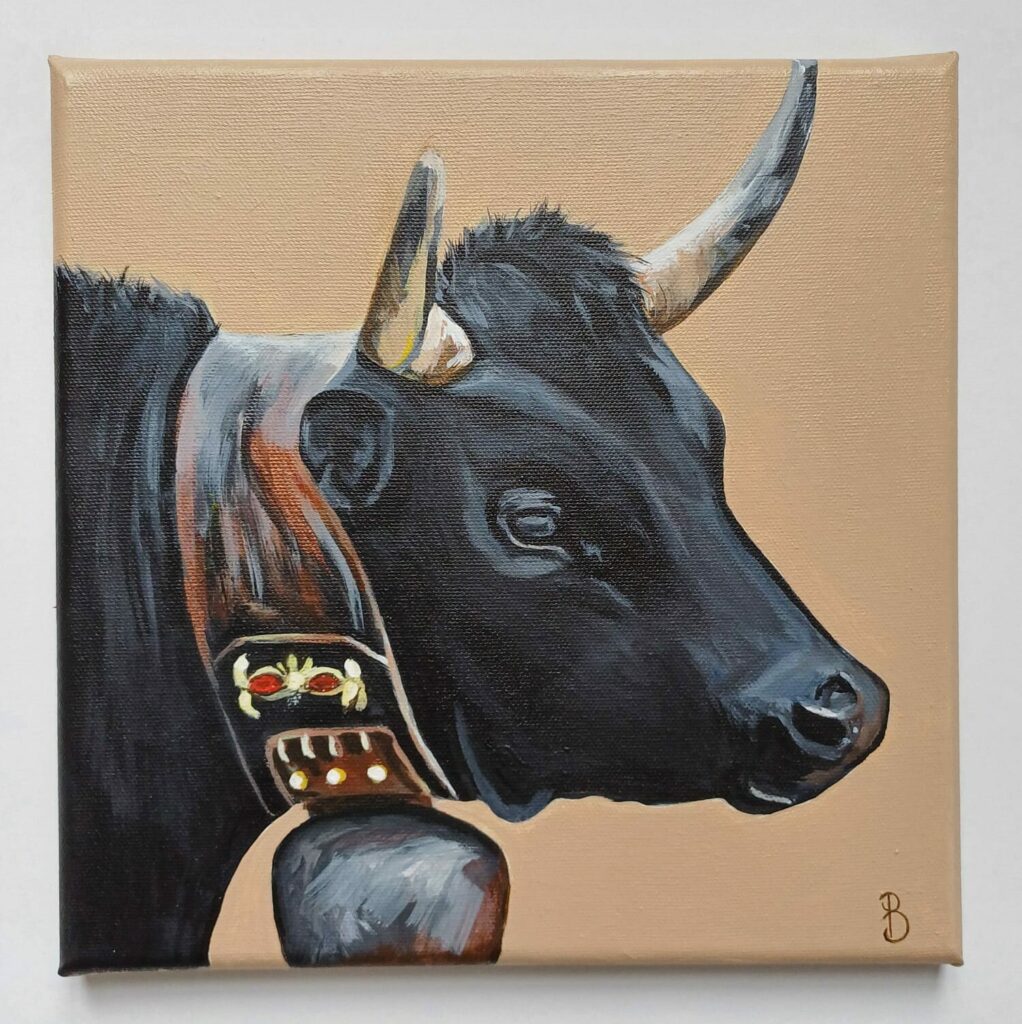 Portrait de vache d'Hérens noir de profil avec une cloche au cou et un fond rosé à l'acrylique