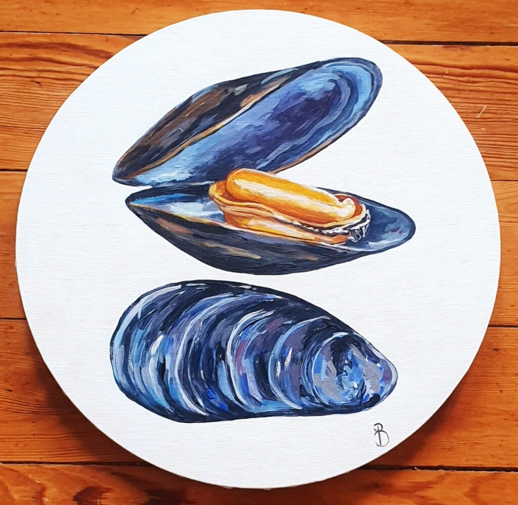 moule violette et bleue sur toile ronde
