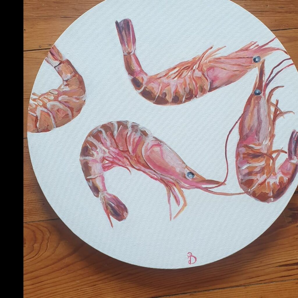 crevettes éparses sur toile ronde