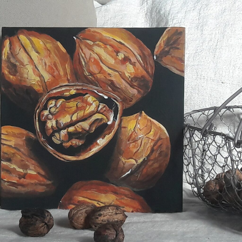peinture de noix sur fond noir et toile carée